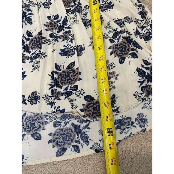 Fun2Fun floral print blouse size Medium - Picture 6 of 8